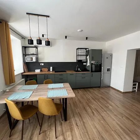 Priestranný S Parkovaním Blízko Centra Trenčín