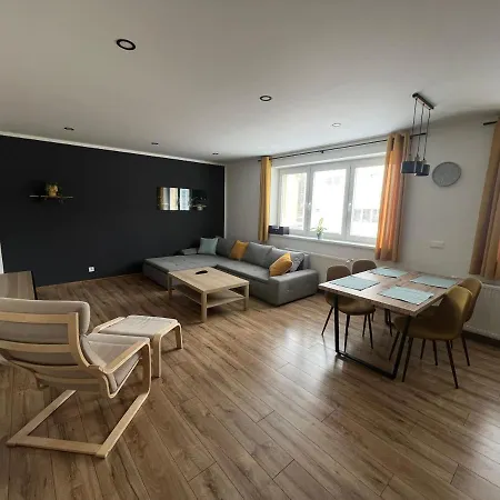 Apartmán Priestranný S Parkovaním Blízko Centra *