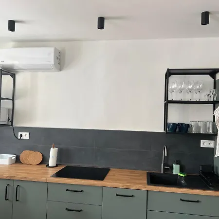 Priestranný S Parkovaním Blízko Centra * Trenčín