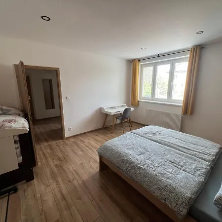 Priestranný S Parkovaním Blízko Centra Apartmán Trenčín
