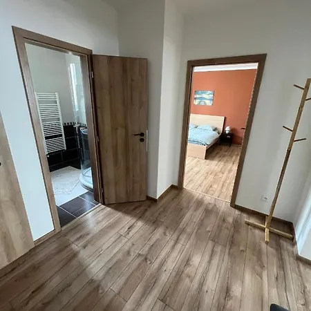 Apartmán Priestranný S Parkovaním Blízko Centra *