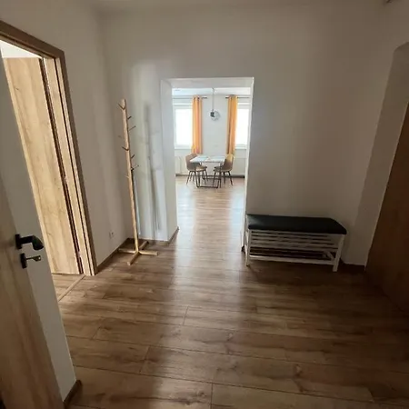 Apartmán Priestranný S Parkovaním Blízko Centra Trenčín