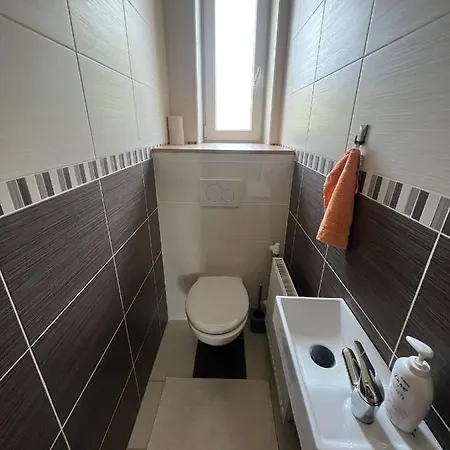 Apartmán Priestranný S Parkovaním Blízko Centra Trenčín
