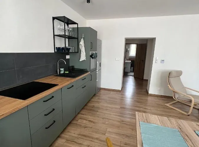 Priestranny S Parkovanim Blizko Centra *