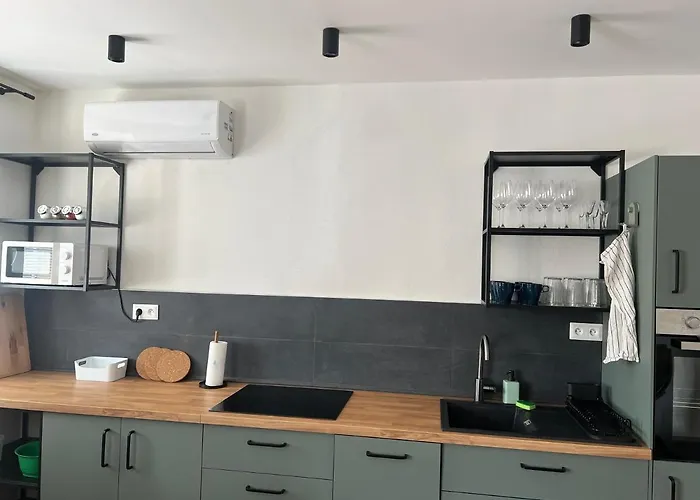 Priestranny S Parkovanim Blizko Centra * Тренчин